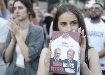 PD nuk arriti të poziciononte veten në kohë, pse protesta vuri në provë opozitën?
