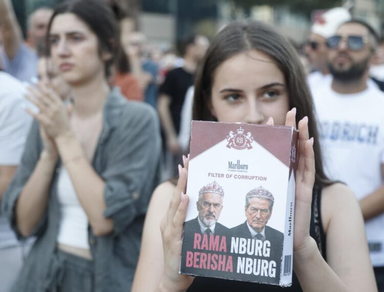 PD nuk arriti të poziciononte veten në kohë, pse protesta vuri në provë opozitën?
