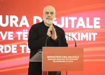Rama u kthehet kryebashkiakëve socialistë: Do jua ngrij buzëqeshjen, qëndroni pranë komunitetit