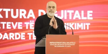 Rama u kthehet kryebashkiakëve socialistë: Do jua ngrij buzëqeshjen, qëndroni pranë komunitetit