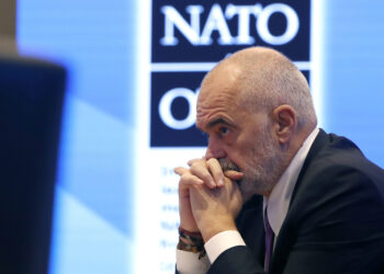 “Rama manipuloi shpenzimet për NATO-n”, De Telegraaf: Zhvillimi i samitit në Shqipëri rrezikon të anulohet