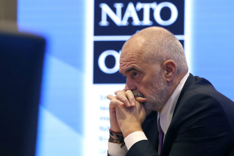 “Rama manipuloi shpenzimet për NATO-n”, De Telegraaf: Zhvillimi i samitit në Shqipëri rrezikon të anulohet