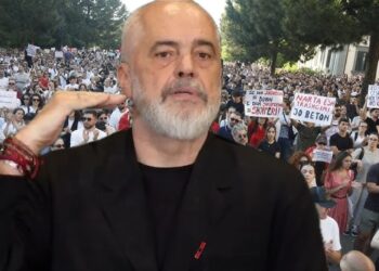 Rama shpërthen ndaj protestuesve: Çeta kinse shqiponjash si të Gjermanisë naziste, çakej të Agimit të Artë