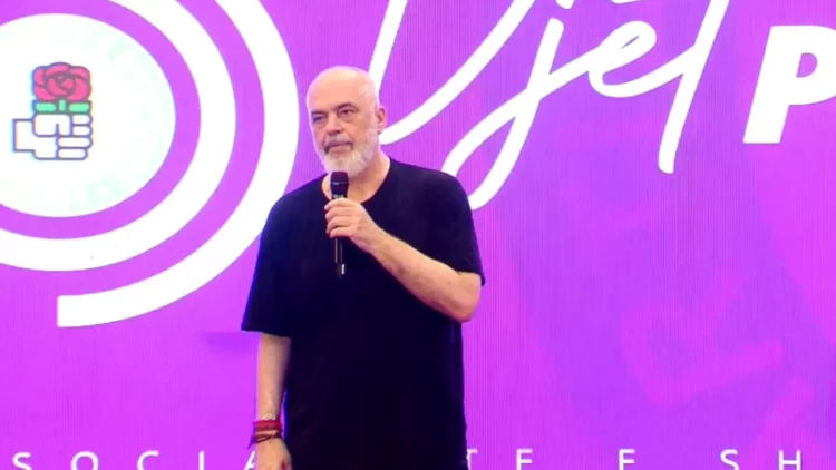 “Ule atë parullën”/ Rama në Elbasan: Ata në Vlorë janë pro zhvillimit, mos i ngatërroni gjërat