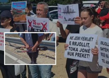 Kundër ndërtimit të resortit/ Me darë me vete për të prerë telat me gjemba, banorët e Rrjollit hidhen në protestë