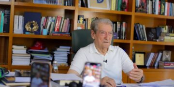 ‘Rama në burg, Berisha në burg’, kryedemokrati: Mos u impresiononi nga thirrjet e një grupi të vogël që paguhen nga Sorosi