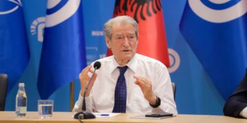 “Mbështes investimet strategjike”, Berisha: Ata që qajnë për Sazanin janë grup hipokritësh!