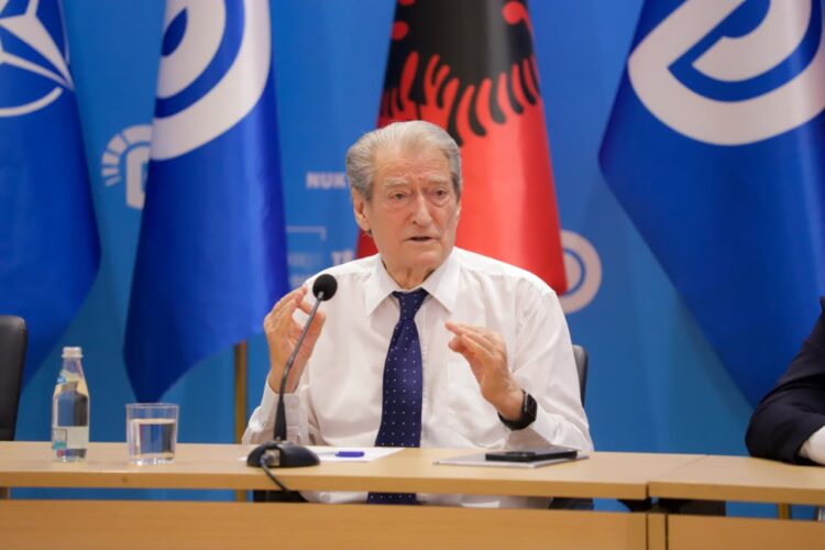 “Mbështes investimet strategjike”, Berisha: Ata që qajnë për Sazanin janë grup hipokritësh!