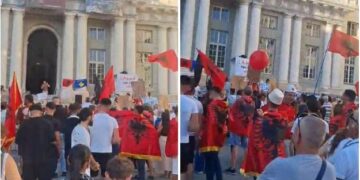 Protestë e emigrantëve edhe në Genova: Rama të japë dorëheqjen, nuk mund të heshtim më!