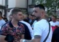 Stresi dhe Sali Lusha në protestë me grupin e tij, përplasen me qytetarët se bëjnë tifo për PD-në