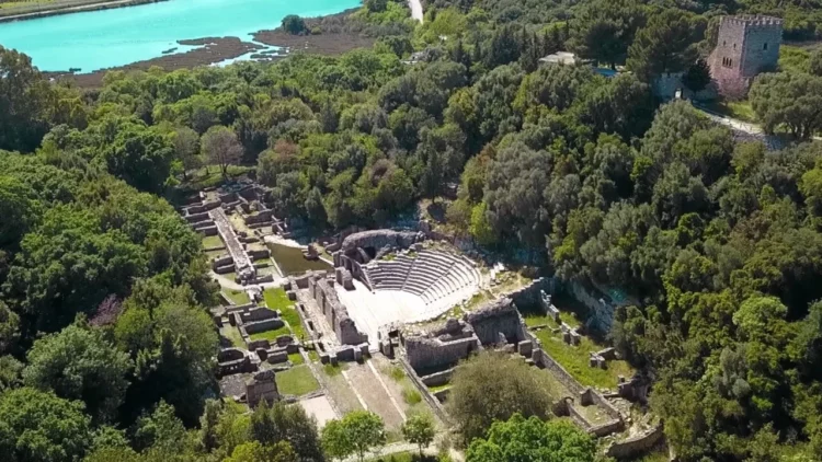 Ndërtime pa leje në Butrint, në gjyq kryeinspektori i IVMT-së, tre inspektorë dhe ndërtuesit