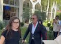 Protestuesit ndjekin deputetin Tërmet Peçi jashtë Parlamentit: Hajdut dhe analfabet!