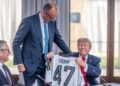Merz surprizon Trump në G7, i dhuron fanellë të Gjermanisë me numrin 47 për 80-vjetorin