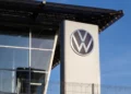 Volkswagen do të shkurtojë 50 mijë vende pune, kompania pranon: Modeli ynë nuk funksionon më