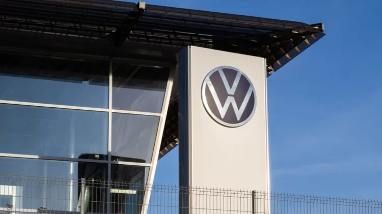 Volkswagen do të shkurtojë 50 mijë vende pune, kompania pranon: Modeli ynë nuk funksionon më