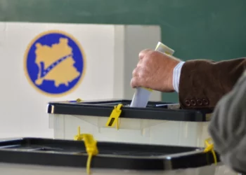 Zgjedhjet/ Mbyllet procesi i votimit, exit poll-i nxjerr fitues Albin Kurtin