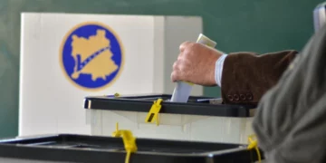 Zgjedhjet/ Mbyllet procesi i votimit, exit poll-i nxjerr fitues Albin Kurtin