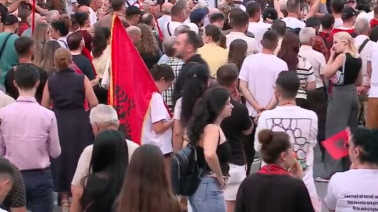Dita e 32-të e tubimit të Tiranë, Studentët: Nuk jemi financuar nga asnjë organizatë