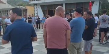 Këlcyra del në protestë: Çdo vendim duhet të merret vetëm pas konsultimit me popullin