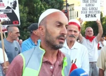 “Dhuna në komisariatin nr.3, e financuar nga qeveria ose grupe mafioze”/ Dita e 35-të, Arben Kola: Ne vijojmë protestën paqësore