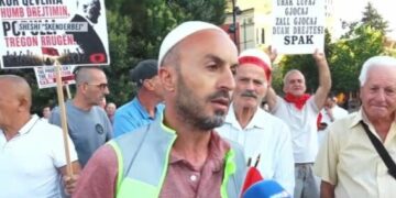 “Dhuna në komisariatin nr.3, e financuar nga qeveria ose grupe mafioze”/ Dita e 35-të, Arben Kola: Ne vijojmë protestën paqësore