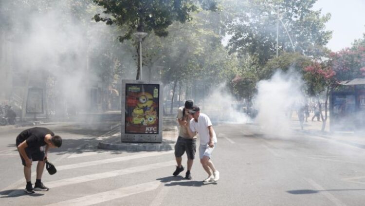 Grupi Koordinues publikon deklaratën e dorëzuar Policisë dhe ambasadave: Të lirohen protestuesit e arrestuar