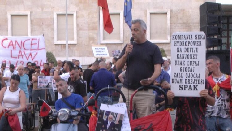 “Protesta e dhunshme…” Deklaratat e ambasadorit gjerman për protestat, Andi Tepelena: Mbështetje për ne