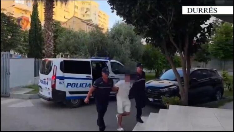 Zbulohet një bazë me arsenal armësh dhe municion, arrestohet 20-vjeçari