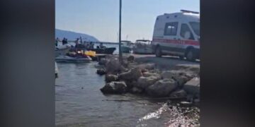 Vlorë, pushuesit i pret këmbën skafi në Sazan, një tjetër humb jetën në Orikum