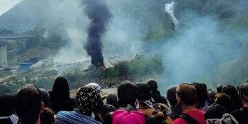 Protesta kundër ndërtimit të hekurudhës në veri të Italisë, 700 të maskuar sulmojnë kantierin, 150 karabinierë të plagosur
