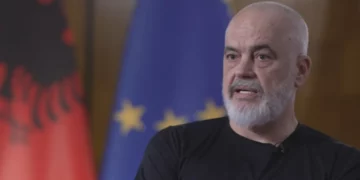 Trump vs Flamingot/ Intervista për “Channel 4”, gazetarja zë mat Ramën: Po buldozerët në Zvërnec…?