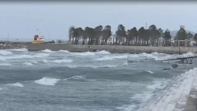 Alarmi i Bashkisë Vlorë: Të premten do të bëjë mot i keq, shmangni lëvizjet e panevojshme