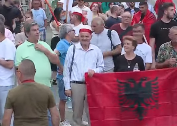 Protestuesit nisin marshimin drejt Kryeministrisë: Rama jepe dorëheqjen!