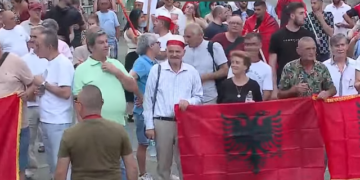 Protestuesit nisin marshimin drejt Kryeministrisë: Rama jepe dorëheqjen!