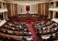 “Kërkesat e protestesve duhet të pranohen”/ PD bojkoton seancën e nesërme në Kuvend