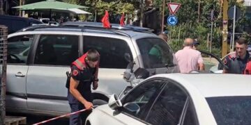 Konflikt mes dy të rinjve në Durrës, njëri prej tyre përfundon në spital