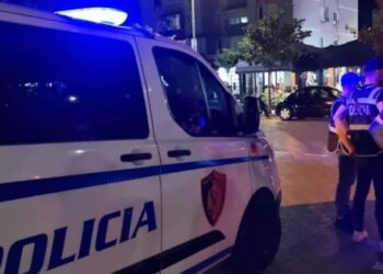 Përplasje në Tepelenë, plagosen dy vëllezërit dhe kushëriri i tyre, njëri nxjerr armën