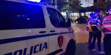 Përplasje në Tepelenë, plagosen dy vëllezërit dhe kushëriri i tyre, njëri nxjerr armën