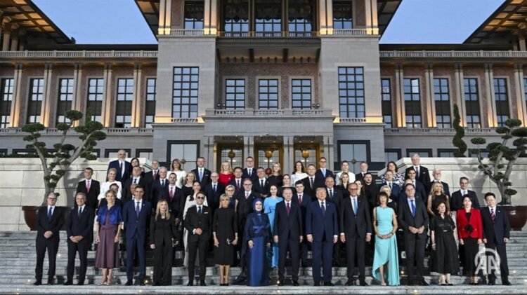 Fotoja familjare nga darka shtetërore e presidentit Erdogan me udhëheqësit e NATO-s