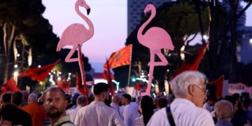 “Kryeministri luan kartën e provokimit me Kanye West” – Gazeta zvicerane “Le Temps”i bën jehonë portestës në Shqipëri