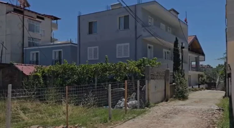 “Ishte e larë në gjak”, dëshmia e fqinjes së 32-vjeçares që u plagos nga ish- burri