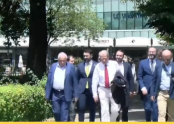 PD rikthehet në Kuvend, deputetët demokratë hyjnë nga porta e Akademisë së Shkencave