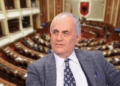 Artan Fuga: Kuvendi të vetëshpërndahet, të vësh duart në kokë nga budallallëqet e deputetëve
