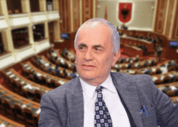 Artan Fuga: Kuvendi të vetëshpërndahet, të vësh duart në kokë nga budallallëqet e deputetëve