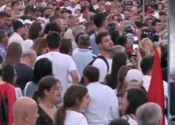 Protestuesi: Rama ka frikë të japë dorëheqjen se shkon në burg