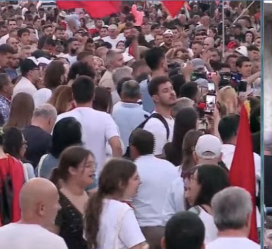 Protestuesi: Rama ka frikë të japë dorëheqjen se shkon në burg