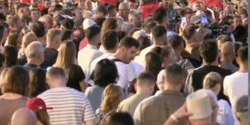 Protestuesja shpërthen ndaj Ramës: Kërkoji falje popullit dhe largohu!