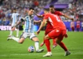 Messi lufton për të ruajtur trofeun, Argjentina mposht Zvicrën që mbeti me 10 lojtarë