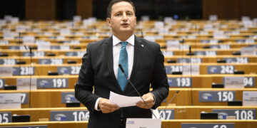 Reagon Zv/Presidenti i PE-së: Dhuna në Tiranë e papranueshme, rrezikon integrimin e Shqipërisë në BE