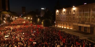 Shqiptarët në revoltë! Sot mbahet sot protesta e 32-të, qytetarët kërkojnë dorëheqjen e panegociueshme të Ramës